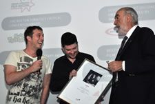Duncan Jones and Stuart Fenegan receive the Michael Powell Award from Sean Connery <em>Photo: Margaret Drysdale/EIFF</em>