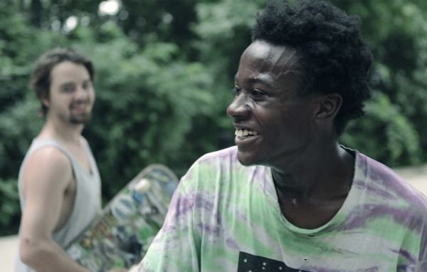 Minding The Gap - Three young men bond together to escape volatile families in their Rust Belt hometown. As they face adult responsibilities, unexpected revelations threaten their decade-long friendship.
