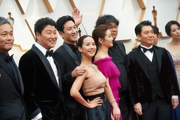 The Parasite team: Song Kang Ho, Lee Sun Gyun, Cho Yeo Jeong, Park So Dam, Bong Joon Ho and Park Myung Hoon