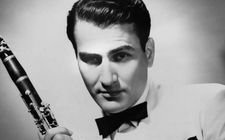 Artie Shaw with his clarinet