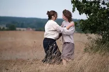 Betty (Barbara Auer) with Laura (Paula Beer)