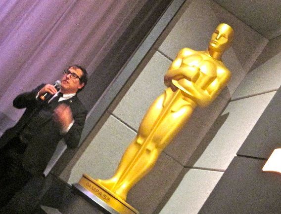 David O. Russell introducing American Hustle with Oscar: "The greatest pleasure, blessing and privilege I could have is their trust in me to take these risks."