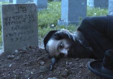 Shmuel (Géza Röhrig) at his wife's grave in To Dust