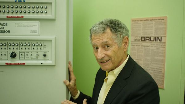 Leonard Kleinrock in Lo And Behold: Reveries Of The Connected World - Does the internet dream of itself? Explore the horizons of the connected world. 