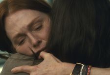 Theresa (Julianne Moore) with her daughter Grace (Abby Quinn)