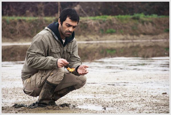Reza Akhlaghirad as a fisherman caught up in corruption in Iran in A Man Of Integrity (Lerd)