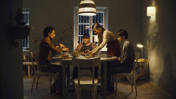 Stefan (Michael Pink), Simi (Nina Katlein), Claudia (Pia Hierzegger), and Filipp (Alexander Sladek) in Peter Hengl’s Family Dinner