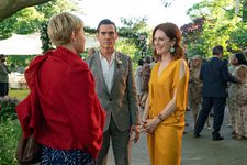 Isabel (Michelle Williams) with Oscar (Billy Crudup) and Theresa (Julianne Moore)