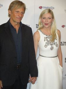 Viggo Mortensen and Kirsten Dunst on the The Two Faces of January red carpet: "There was a girl in a dress that was half blue and half red lace."