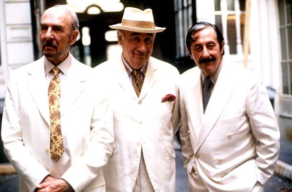 Flamboyant and theatrical trio now no more: (from left) Jean-Pierre Marielle, Philippe Noiret and Jean Rochefort as they appeared in Les Grands Ducs by Patrice Leconte.