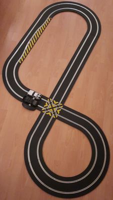The full layout, without trailing wires to get the required 1.21 Gigawatts into the circuit(s). Look at how clean that floor is