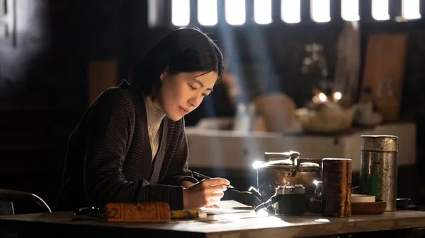 Two Seasons, Two Strangers