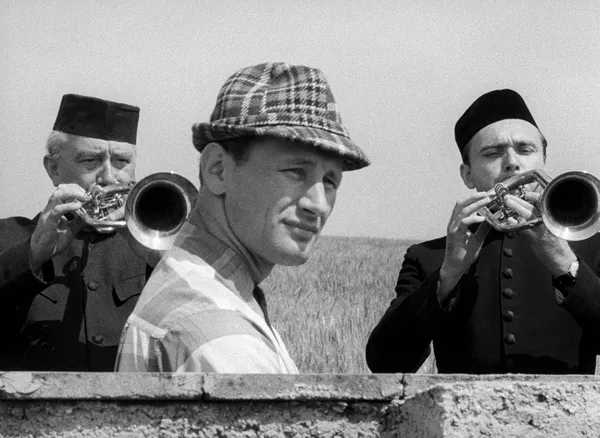 Intimate Lighting is a complex mixture of absurdity and regrets.