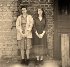 Christa Théret and Luise Aschenbrenner in The Fox (Der Fuchs)