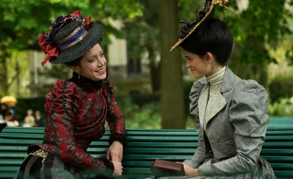 Sara Giradeau and Suzanne Lindon in Colours Of Time