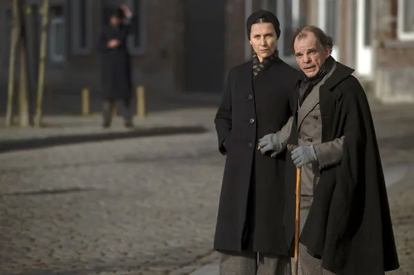 Denis Lavant and Géraldine Pailhas