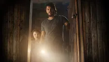 Lexy Kolker and Emile Hirsch in Freaks