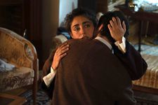Faunia Vuillard (Golshifteh Farahani) embraces her husband Louis (Melvil Poupaud)