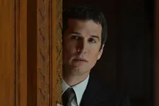 Guillaume Canet as Maurice Agnelet: "So Téchiné shot his movie before. He asked me to hand the screenplay to Guillaume."