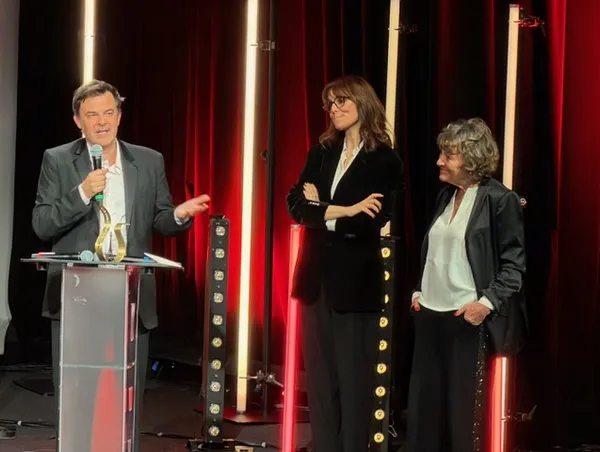 François Ozon receives his Lumière Award for Best Film for The Stranger