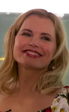 Geena Davis: "Movies starring women make as much money as movies starring men."