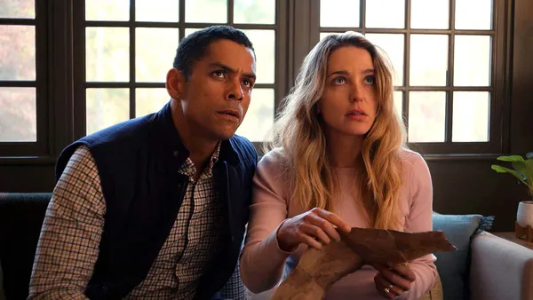 Jessica Rothe and Charlie Barnett in Imposters