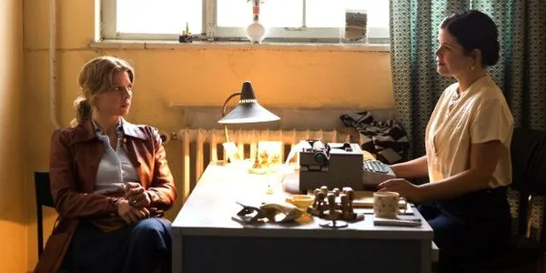 Refugee Nelly in pursuit of 12 stamps: "The reality was that people either came out of the camps after one or two weeks."