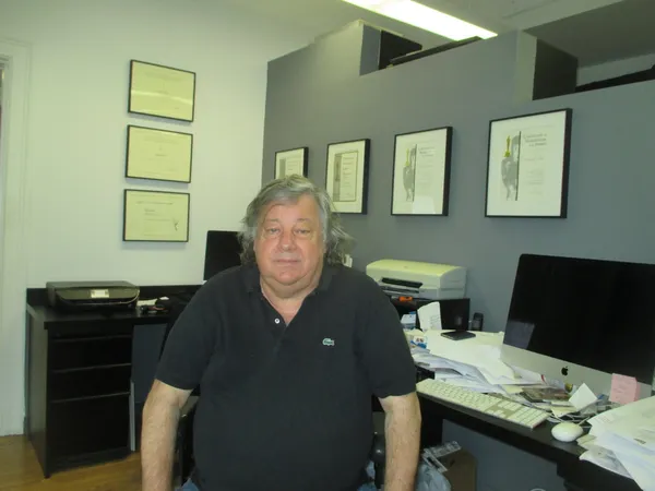 ‪The Pulitzer at 100 director and Oscar-winner for Strangers No More, Kirk Simon, has died.