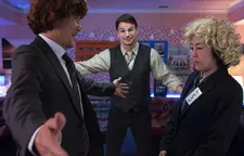 John's (Josh Hartnett) gives an English lesson to Tom (Kôji Yakusho) and Setsuko, aka Lucy (Shinobu Terajima)