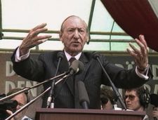 Ruth Beckermann on Kurt Waldheim's presidential run: "They tried to have an American-style campaign. That's not usual in Austria that the family is involved."