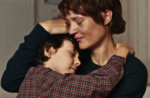 Clémence (played Vicky Krieps) and her screen son Paul (Viggo Ferreira Redier)