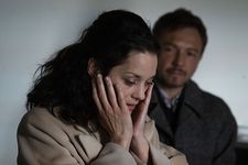 Alice (Marion Cotillard) with her husband André Borkman (Francis Leplay)