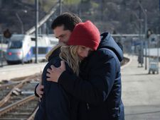 Marc (Melvil Poupaud) with Margaux (Sandrine Kiberlain): "I like this idea, how to not miss your train, your own train."