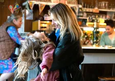 Marianne (Marie Colomb) with her daughter Rita (Olga Créancier-Werckmeister)