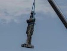 Robert E Lee statue in New Orleans being removed