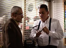 Rómulo explains the spy camera glasses to Sergio