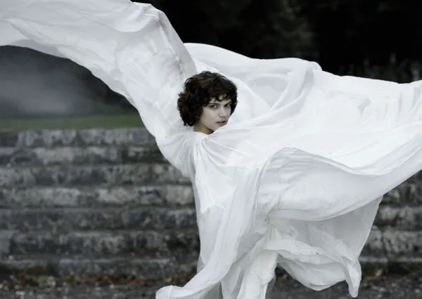 Soko as Loïe Fuller in The Dancer