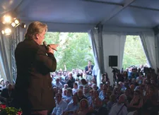 Alison Klayman on Steve Bannon: "He is playing with the audience. It's that balance that always exists with him. Or maybe it's more a dichotomy than a balance ..."