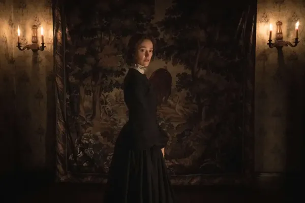 Maika Monroe in Victorian Psycho