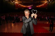 Willem Dafoe with his Heart of Sarajevo award
