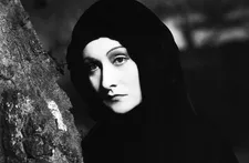 Gale Holden as Dracula's Daugfhter