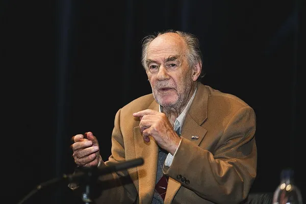 George Sluizer talks abut working with River Phoenix on Dark Blood.