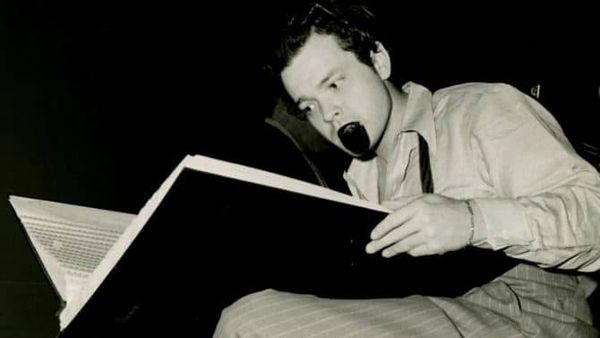 Magician: The Astonishing Life And Work Of Orson Welles