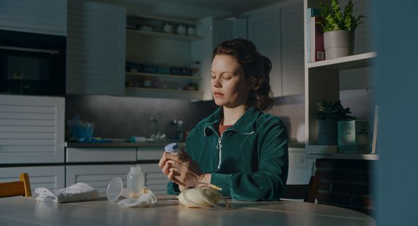 Frieda Barnhard as Robin in Melk. Stefanie Kolk: 'I already felt like there was already conflict in just the amount of milk because you're like, something has to happen with this milk'
