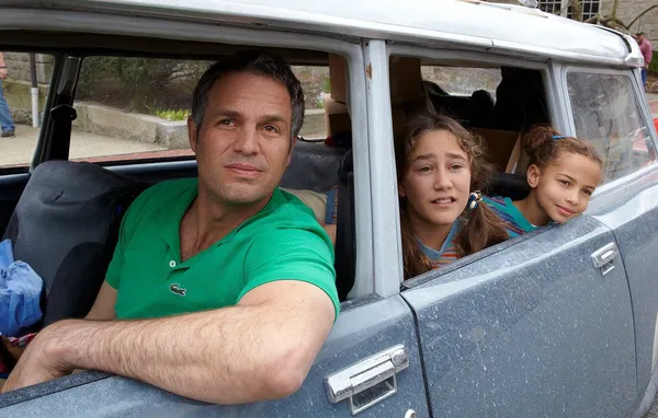 Mark Ruffalo, Imogene Wolodarsky and Ashley Aufderheide in Infinitely Polar Bear